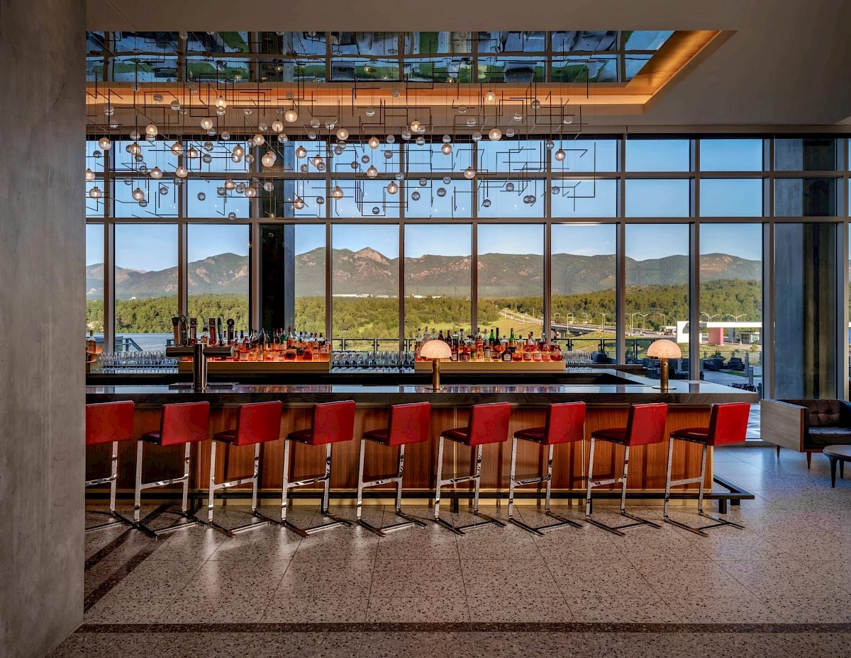 Hotel Polaris bar with mountain views